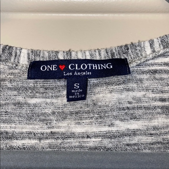 One Clothing Gray Shirt Women’s Small - Picture 2 of 3